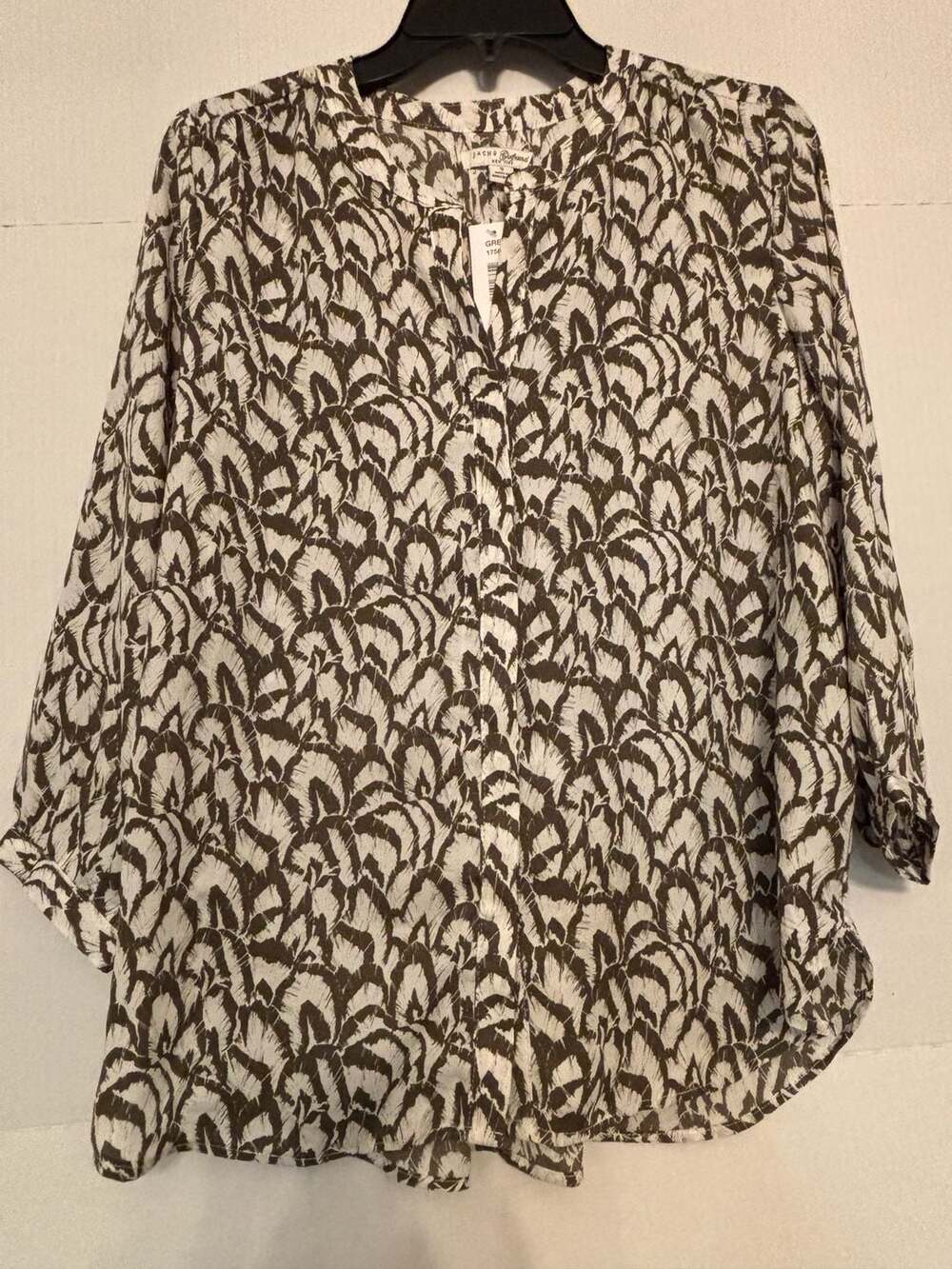 Jachs Girlfriend Blouse Size S Green Feather Print 3/4 Sleeve V-Neck